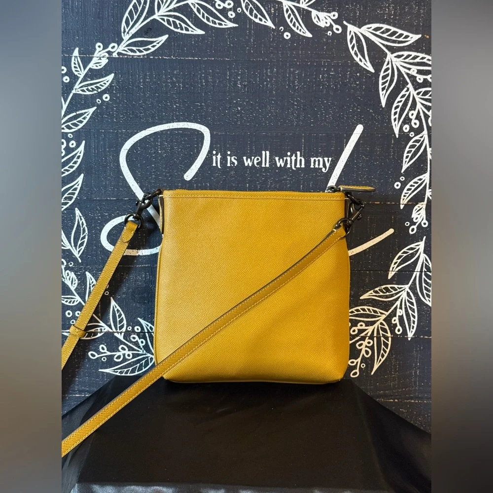 Coach Kitt Messenger Crossbody Bag (NWOT) - Picture 4 of 7